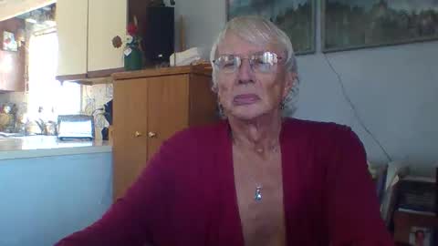 Snapshot of phillipa1023 chatting on November 19, 4:51 pm phillipa online show from November 19, 4:51 pm