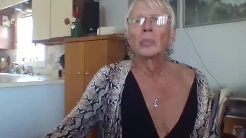 Snapshot of phillipa1023 chatting on November 20, 5:45 pm phillipa online show from November 20, 5:45 pm