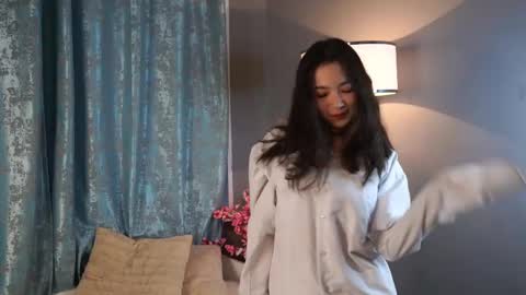 Snapshot of philomenafrost chatting on December 2, 6:30 am Hitomi oo online show from December 2, 6:30 am