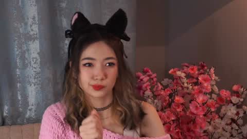 Snapshot of philomenafrost chatting on December 5, 6:10 am Hitomi oo online show from December 5, 6:10 am