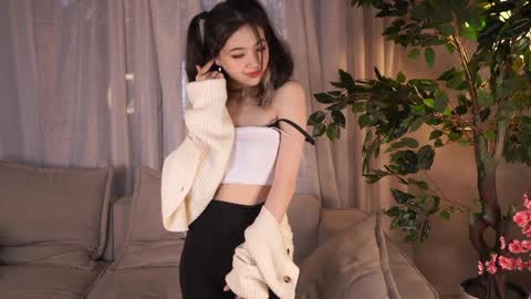 Snapshot of philomenafrost chatting on December 6, 12:05 pm Hitomi oo online show from December 6, 12:05 pm