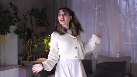 Snapshot of philomenafrost chatting on December 7, 7:27 am Hitomi oo online show from December 7, 7:27 am