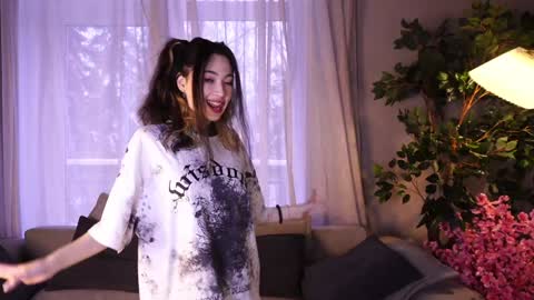 Snapshot of philomenafrost chatting on December 12, 7:19 am Hitomi oo online show from December 12, 7:19 am