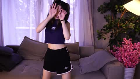 Snapshot of philomenafrost chatting on December 12, 10:24 am Hitomi oo online show from December 12, 10:24 am