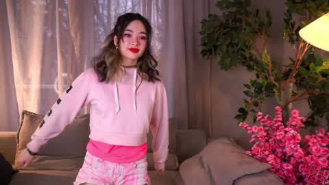 Snapshot of philomenafrost chatting on December 15, 7:24 am Hitomi oo online show from December 15, 7:24 am