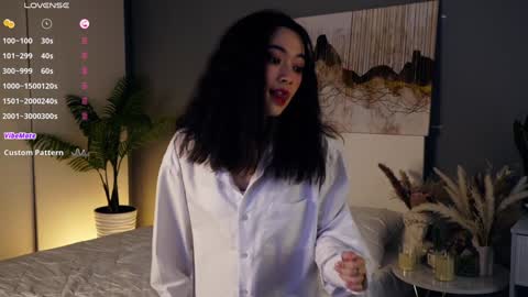 Snapshot of philomenafrost chatting on December 18, 8:09 am Hitomi oo online show from December 18, 8:09 am