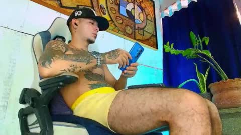 phlilloyhighclouds online show from October 26, 12:44 pm