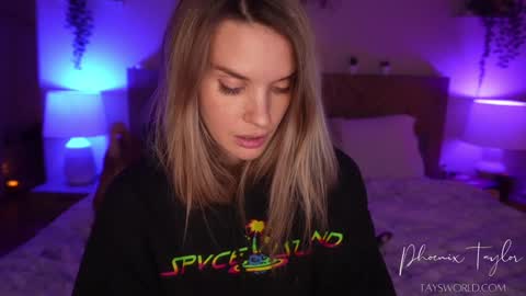 Snapshot of phoenix_taylor chatting on January 10, 6:37 am PHOENIX TAYLOR online show from January 10, 6:37 am