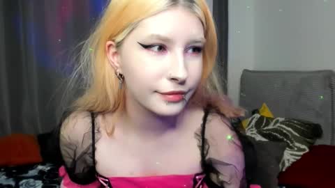 Phoenixvale Pls follow me online show from November 25, 4:07 pm