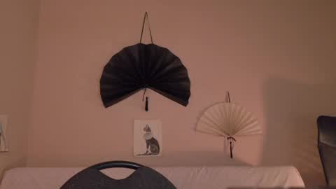 phoenixx_x online show from April 21, 1:42 am