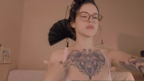 phoenixx_x online show from April 21, 2:51 am