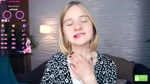 Snapshot of phyllisearney chatting on November 23, 4:23 am Hann G. Jones online show from November 23, 4:23 am