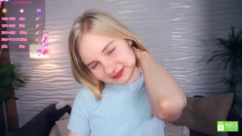 Snapshot of phyllisearney chatting on December 4, 4:11 am Hann G. Jones online show from December 4, 4:11 am