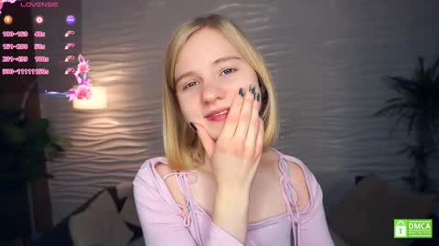 Snapshot of phyllisearney chatting on December 16, 4:06 am Hann G. Jones online show from December 16, 4:06 am