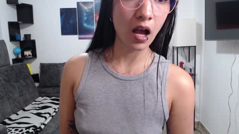 Snapshot of pia_horny chatting on December 7, 11:23 pm Pia online show from December 7, 11:23 pm