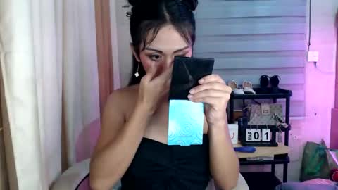 Pia online show from March 1, 2:41 pm