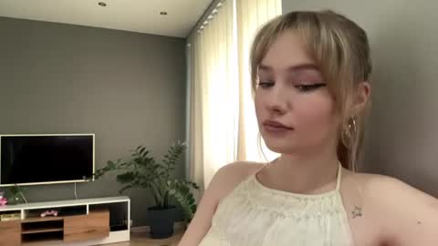 Kristie online show from June 26, 2:05 am