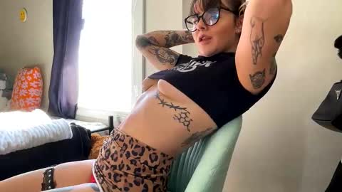 Annie online show from February 5, 3:09 pm