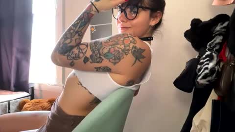 Annie online show from February 8, 3:31 pm