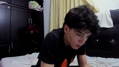 picaszomilos350 online show from February 4, 4:18 am