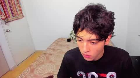 picaszomilos350 online show from March 8, 6:39 am