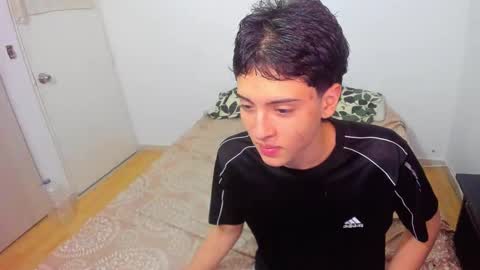 picaszomilos350 online show from March 13, 7:26 am