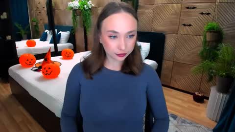 Snapshot of pieceofinspiration chatting on November 3, 4:03 am Emelie online show from November 3, 4:03 am