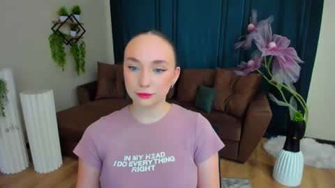 Snapshot of pieceofinspiration chatting on November 18, 4:33 pm Emelie online show from November 18, 4:33 pm