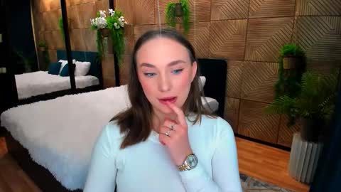 Emelie online show from December 1, 4:23 pm