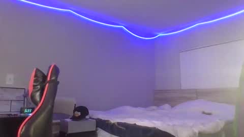 Snapshot of pierceddhabibi chatting on November 19, 2:33 am pierceddhabibi online show from November 19, 2:33 am