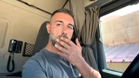 Snapshot of pierotu chatting on September 22, 10:06 am pierotu online show from September 22, 10:06 am