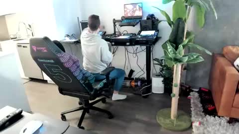 Snapshot of pierrefitch chatting on February 16, 10:32 pm Pierre Fitch online show from February 16, 10:32 pm