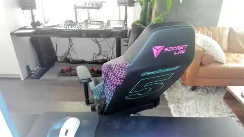 Snapshot of pierrefitch chatting on March 5, 1:21 am Pierre Fitch online show from March 5, 1:21 am