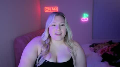 Piggy Rose online show from January 8, 1:30 am