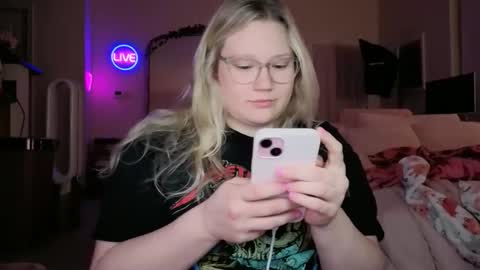 Piggy Rose online show from March 25, 1:22 am