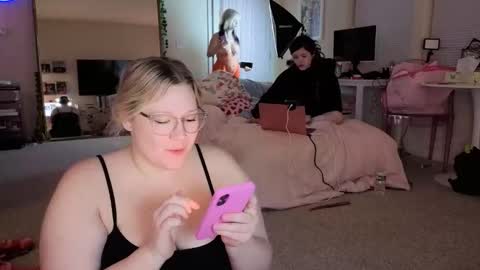 Piggy Rose online show from April 4, 3:05 am