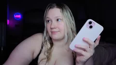 Piggy Rose online show from April 7, 1:17 am