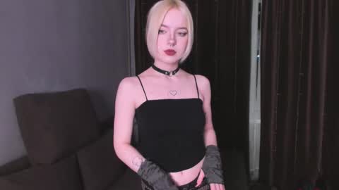 piginnya online show from November 5, 2:39 pm