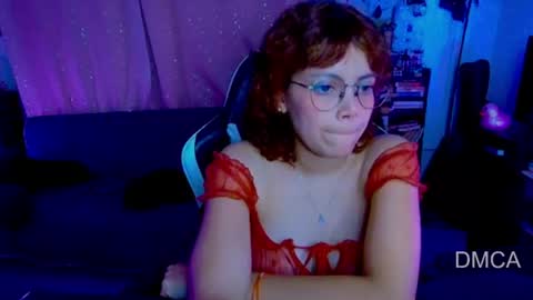 Snapshot of piixiie_d_oll chatting on June 14, 3:52 am Andrea G online show from June 14, 3:52 am