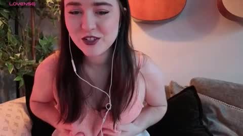 PilloGoddess online show from March 18, 6:16 am
