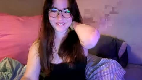 PilloGoddess online show from July 3, 5:03 am