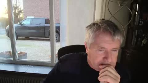 Snapshot of piloontje chatting on December 1, 7:57 am piloontje online show from December 1, 7:57 am