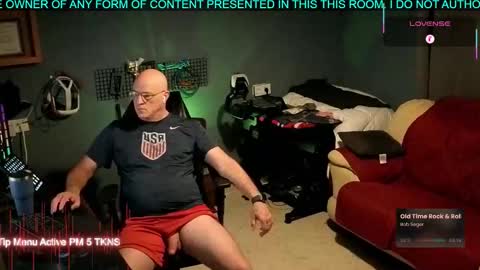 Snapshot of pilot_dave_69 chatting on October 25, 4:31 am Dave online show from October 25, 4:31 am