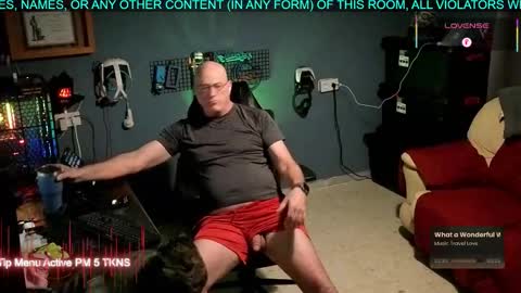 Snapshot of pilot_dave_69 chatting on November 10, 5:06 am Dave online show from November 10, 5:06 am