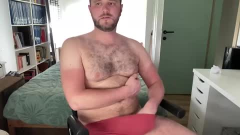 Snapshot of pilou7452 chatting on May 7, 12:43 pm pilou online show from May 7, 12:43 pm
