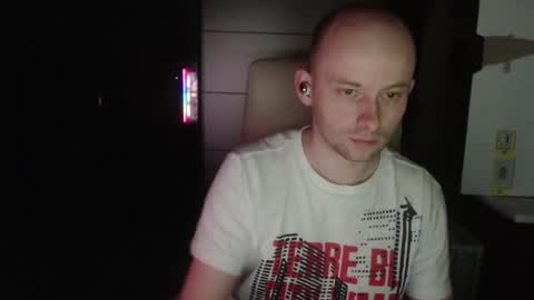 Snapshot of pimptheride chatting on December 7, 11:56 pm Bee online show from December 7, 11:56 pm