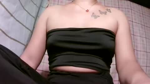 Snapshot of pinay_janella10 chatting on October 16, 2:18 pm pinay_janella10 online show from October 16, 2:18 pm