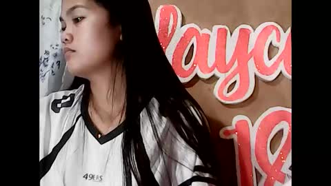 Snapshot of pinay_just18th chatting on January 18, 9:18 pm pinay_just18th online show from January 18, 9:18 pm