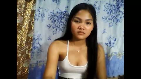 Snapshot of pinay_just18th chatting on February 4, 12:33 pm pinay_just18th online show from February 4, 12:33 pm