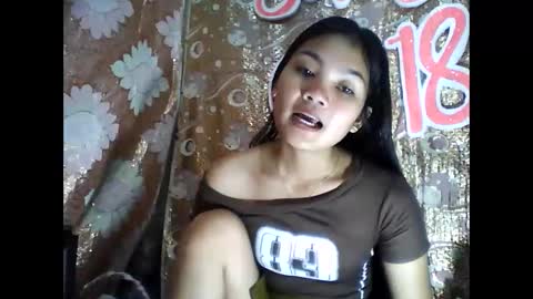 Snapshot of pinay_just18th chatting on February 14, 11:56 pm pinay_just18th online show from February 14, 11:56 pm
